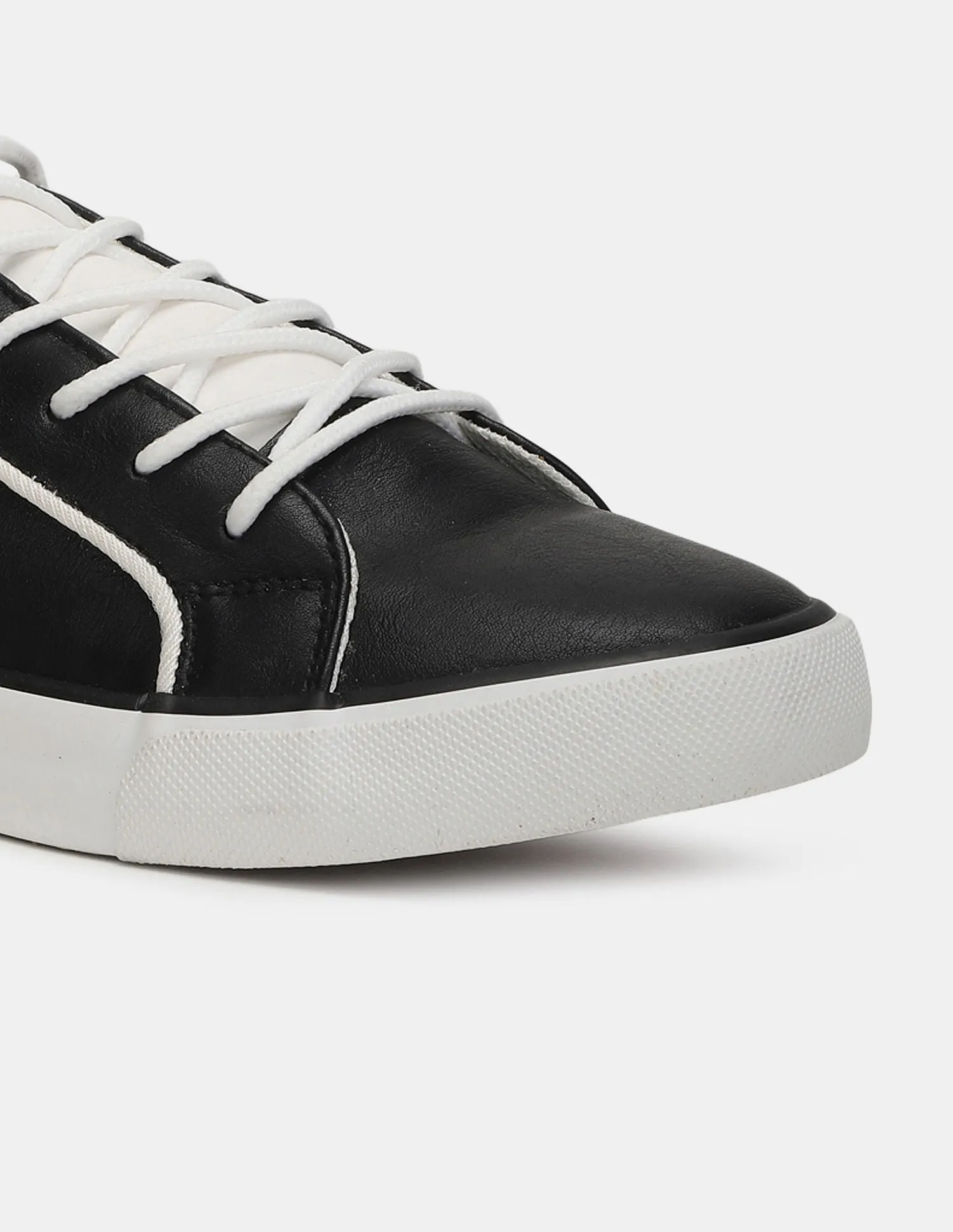 Contrast Sole Cushioned Apollo Sneakers