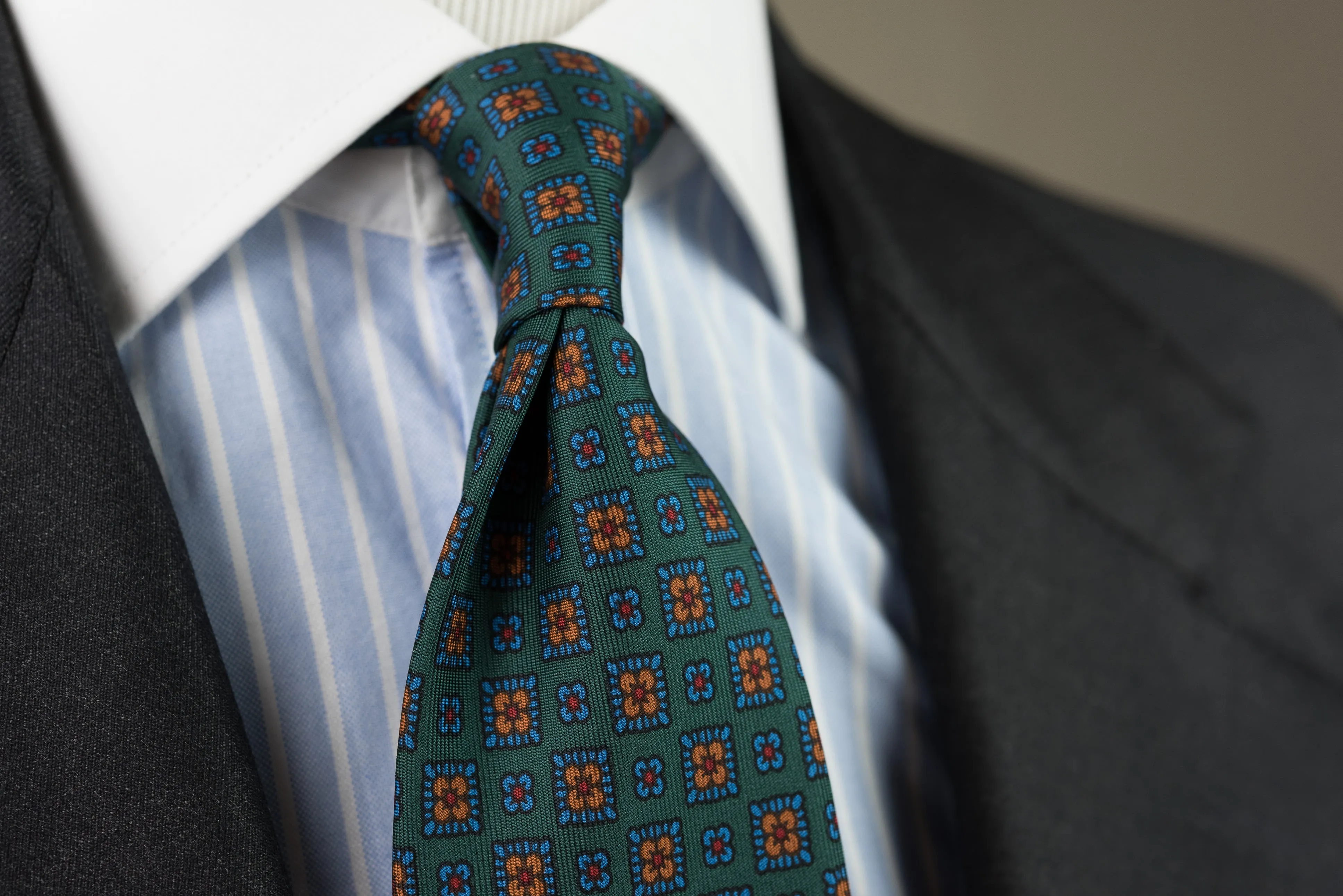 Green Motif Madder Silk Tie